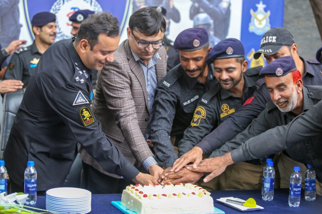 BRITHDAYS OF SECURITY DIVISION PERSONNEL CELEBRATED AT SSU HEADQUARTERS; A FAREWELL CEREMONY WAS ALSO HELD FOR THE RETIRING OFFICERS AND PERSONNEL